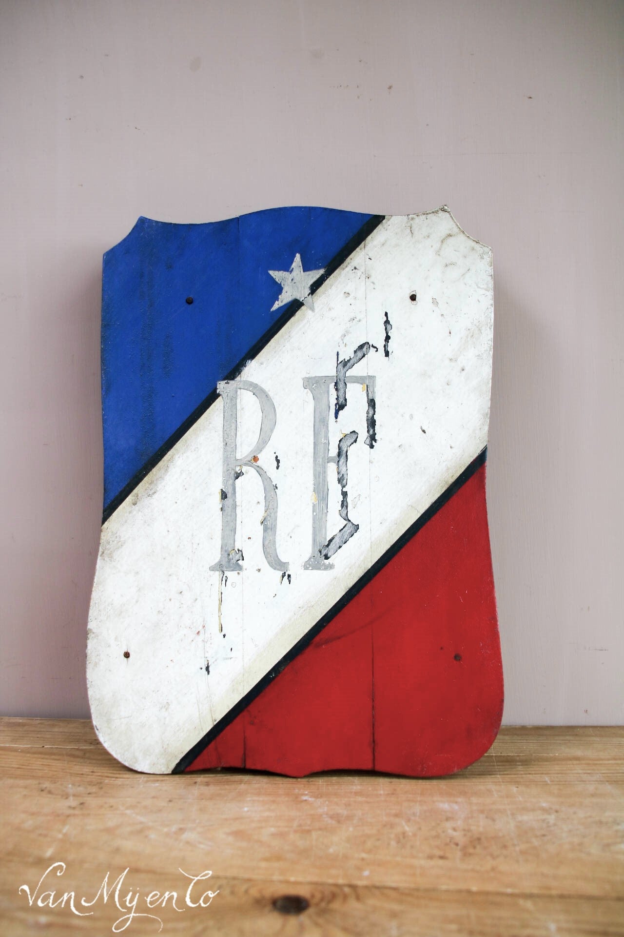 French flagpole holder with RF