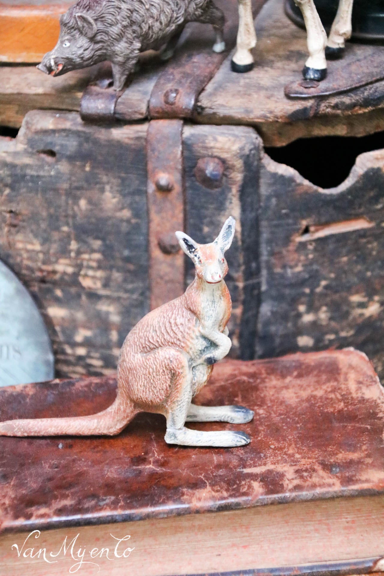 Composite kangaroo